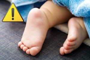 Questo segno sul piede del bambino è un campanello d'allarme: una mamma mette in guardia