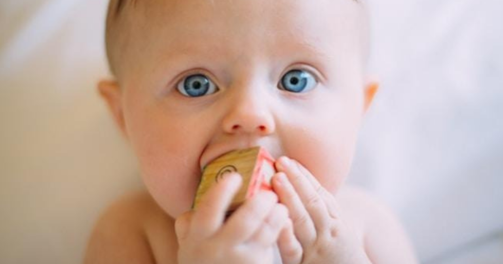 Dentini in arrivo: come aiutare il tuo bimbo in modo delicato