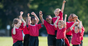 Nutrizione sportiva nei bambini: cosa mangiare prima e dopo lo sport